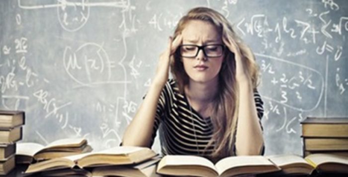 Per quante ore al giorno uno studente universitario dovrebbe studiare?