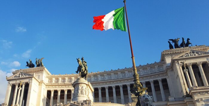 2024: brevi considerazioni circa l’attualità della Costituzione. Auspici normativi per il mondo del lavoro, la condizione occupazionale femminile e il futuro dell’Unione Europea